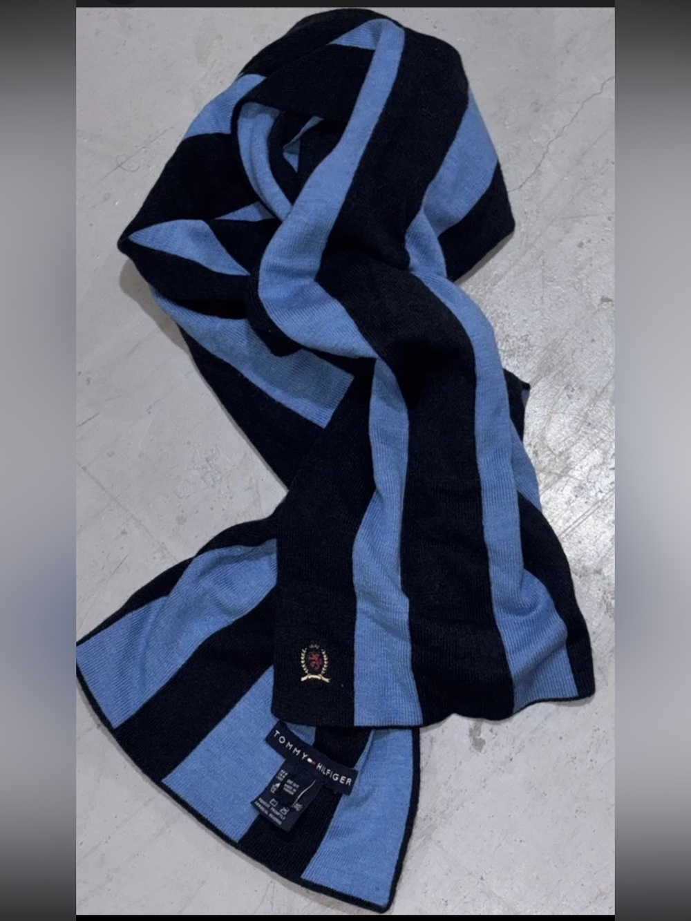 Tommy Hilfiger Stripped Knit Crested Navy / Blue Scarf 68X12 Preppy Oldmoney